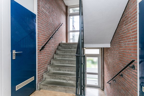 Foto - Verkocht onder voorbehoud: Appartement op 1e etage , 1 slaapkamer, balkon, duurzame VVE plus garage. Centraal gelegen nabij alle verbindingswegen.

